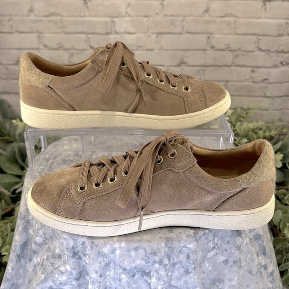 UGG “Milo” Fawn/Tan Soft Suede Lace-up Casual Fashion Sneakers WMS 7M🌟EUC🌟 - Picture 5 of 10